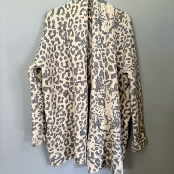 Free People Cardigan Sweater Cozy Warm Oversize Soft Women Animal Print - Picture 2 of 6